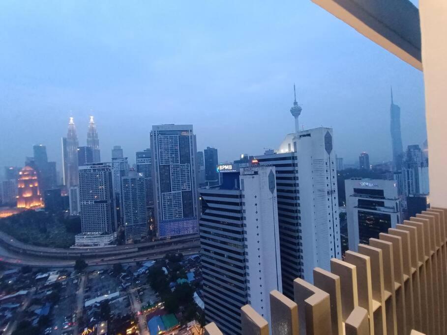 Cl 27A Insta Klcc View & Infinity Pool View Apartment Kuala Lumpur Exterior photo
