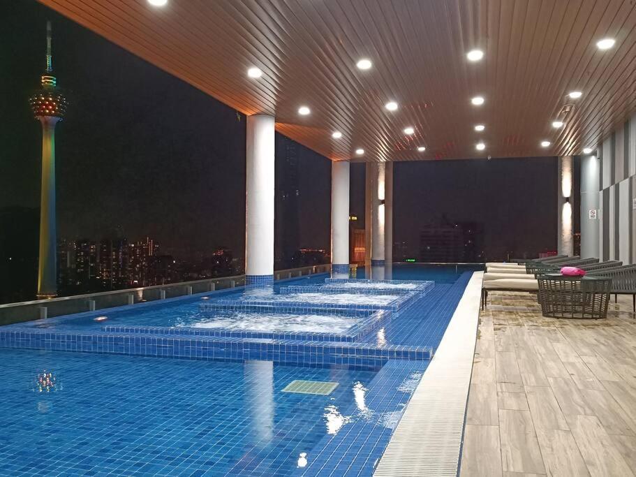 Cl 27A Insta Klcc View & Infinity Pool View Apartment Kuala Lumpur Exterior photo