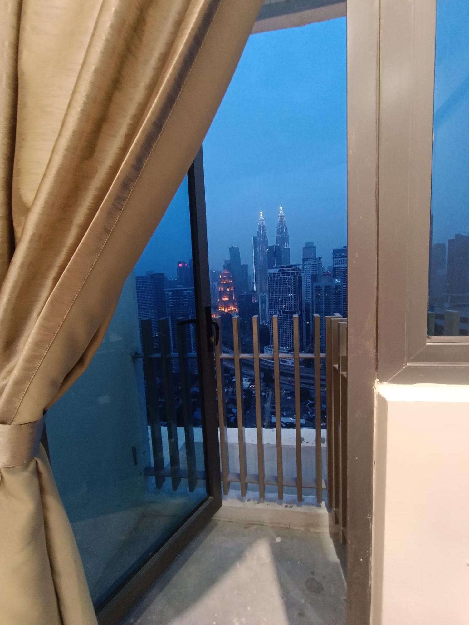 Cl 27A Insta Klcc View & Infinity Pool View Apartment Kuala Lumpur Exterior photo