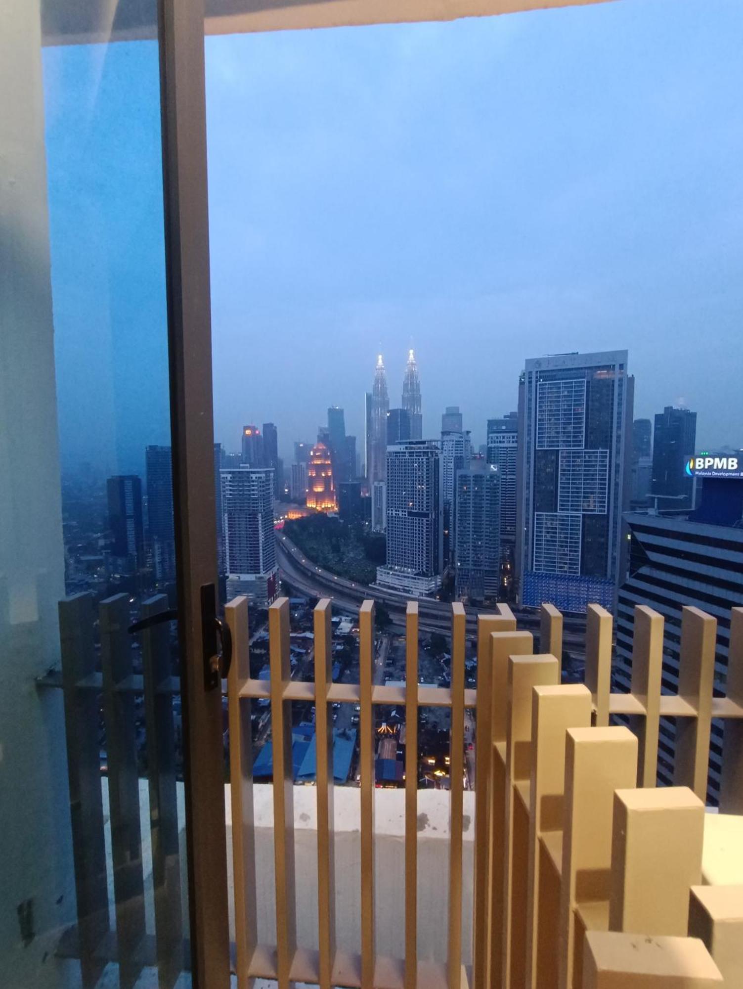 Cl 27A Insta Klcc View & Infinity Pool View Apartment Kuala Lumpur Exterior photo